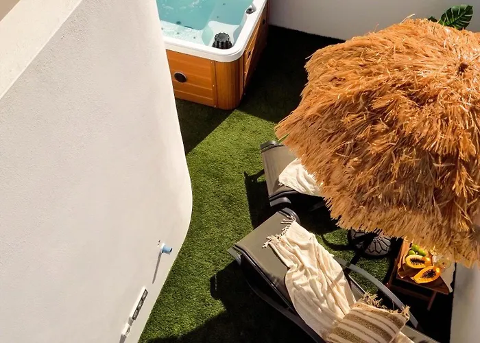 Coral Plaza Apartment *